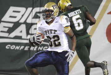 TAMPA, FL - OCTOBER 2:  Wide receiver Jonathan Baldwin #82 of the Pittsburgh Panthers grabs a pass for a touchdown against the University of South Florida Bulls at Raymond James Stadium on October 2, 2008 in Tampa, Florida.  (Photo by Al Messerschmidt/Getty Images)