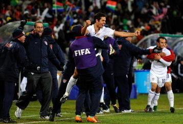 BLOEMFONTEIN, SOUTH AFRICA - JUNE 24:  Landon Donovan  #10 Benny Feilhaber#22 od USA celebrate with their bench players a goal by Clint Dempsey #8 of USA  of Spain looks on during the FIFA Confederations Cup Semi Final match between Spain and USA at the Free State stadium on June 24, 2009 in Bloemfontein, South Africa.  (Photo by Kevork Djansezian/Getty Images)