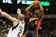 DALLAS - JANUARY 28:  Jamal Crawford #6 of the Golden State Warriors shoots against Jason Kidd #2 of the Dallas Mavericks on January 28, 2008 at American Airlines Center in Dallas, Texas.  NOTE TO USER: User expressly acknowledges and agrees that, by downloading and/or using this Photograph, user is consenting to the terms and conditions of the Getty Images License Agreement.  (Photo by Ronald Martinez/Getty Images)