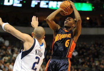 DALLAS - JANUARY 28:  Jamal Crawford #6 of the Golden State Warriors shoots against Jason Kidd #2 of the Dallas Mavericks on January 28, 2008 at American Airlines Center in Dallas, Texas.  NOTE TO USER: User expressly acknowledges and agrees that, by downloading and/or using this Photograph, user is consenting to the terms and conditions of the Getty Images License Agreement.  (Photo by Ronald Martinez/Getty Images)