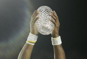 PASADENA, CA - JANUARY 04:  Quarterback Vince Young #10 of the Texas Longhorns celebrates with the National Champtionship trophy after defeating the USC Trojans 41-38 to win the BCS National Championship Rose Bowl Game on January 4, 2006 in Pasadena, California.  (Photo by Donald Miralle/Getty Images)