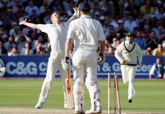NOTTINGHAM, UNITED KINGDOM - AUGUST 28:  Brett Lee of Australia celebrates taking the wicket of Andrew Flintoff of England during day four of the Fourth npower Ashes Test between England and Australia on August 28, 2005 played at Trent Bridge in Nottingham, United Kingdom.  (Photo by Tom Shaw/Getty Images)
