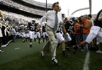 STATE COLLEGE, PA - SEPTEMBER 8:   Penn State head coach Joe Paterno runs as he leads his team onto the field before the game between University of Notre Dame Fighting Irish and Penn State Nittany Lions September 8, 2007 in State College, Pennsylvania.  (Photo by Chris Gardner/Getty Images)
