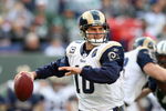 EAST RUTHERFORD, NJ - NOVEMBER 09: Marc Bulger #10 the St. Louis Rams passes against the New York Jets at Giants Stadium on November 9, 2008 in East Rutherford, New Jersey. (Photo by Nick Laham/Getty Images) 