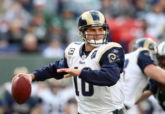 EAST RUTHERFORD, NJ - NOVEMBER 09: Marc Bulger #10 the St. Louis Rams passes against the New York Jets at Giants Stadium on November 9, 2008 in East Rutherford, New Jersey. (Photo by Nick Laham/Getty Images) 
