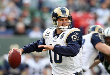EAST RUTHERFORD, NJ - NOVEMBER 09: Marc Bulger #10 the St. Louis Rams passes against the New York Jets at Giants Stadium on November 9, 2008 in East Rutherford, New Jersey. (Photo by Nick Laham/Getty Images) 