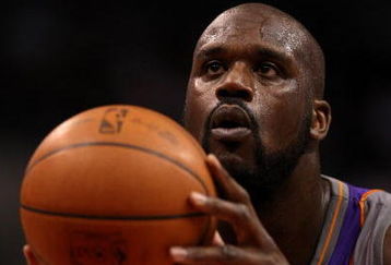 LOS ANGELES, CA - JANUARY 11:  Shaquille O'Neal #32 of the Phoenix Suns lines up a foul shot against the Los Angeles Clippers on January 11, 2009 at Staples Center in Los Angeles, California.  The Suns won 109-103.   NOTE TO USER: User expressly acknowledges and agrees that, by downloading and/or using this Photograph, user is consenting to the terms and conditions of the Getty Images License Agreement.  (Photo by Stephen Dunn/Getty Images)