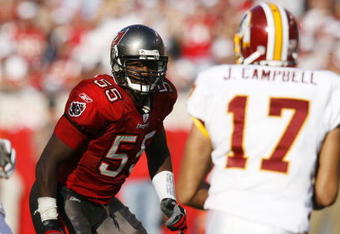 TAMPA - NOVEMBER 19:  Derrick Brooks #55 of the Tampa Bay Buccaneers watches Jason Campbell #17 of the Washington Redskins at Raymond James Stadium November 19, 2006 in Tampa, Florida. The Buccaneers won 20-17.  (Photo by Matt Stroshane/Getty Images)