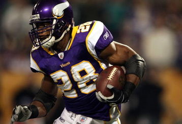 MINNEAPOLIS - JANUARY 4:   Adrian Peterson #28 of the Minnesota Vikings carries the ball in the first half against the Philadelphia Eagles during the NFC Wild Card playoff game on January 4,2009 at the Hubert H. Humphrey Metrodome in Minneapolis, Minnesota. (Photo by Elsa/Getty Images)