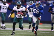 EAST RUTHERFORD, NJ - DECEMBER 07:  Brian Westbrook #36 of the Philadelphia Eagles runs for a touchdown as Antonio Pierce #58 of The New York Giants gives chase in the fourth qurter of their game on December 7, 2008 at Giants Stadium in East Rutherford, New Jersey.  (Photo by Al Bello/Getty Images)