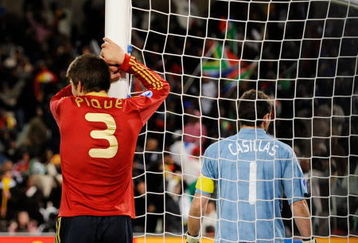 BLOEMFONTEIN, SOUTH AFRICA - JUNE 24:  Goalkeeper Iker Casillas and Gerard Pique of Spain react after Clint Dempsey of USA scored the 2:0 goal during the FIFA Confederations Cup Semi Final match between Spain and USA at the Free State stadium on June 24, 2009 in Bloemfontein, South Africa.  (Photo by Kevork Djansezian/Getty Images)