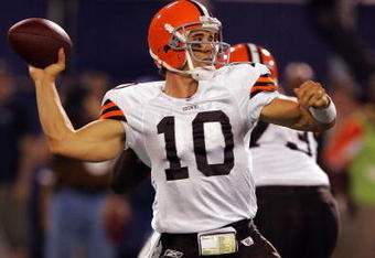 EAST RUTHERFORD, NJ - AUGUST 18:  Brady Quinn #10 of the Cleveland Browns throws a pass against the New York Giants on August 18, 2008 at Giants Stadium in East Rutherford, New Jersey.  (Photo by Jim McIsaac/Getty Images)