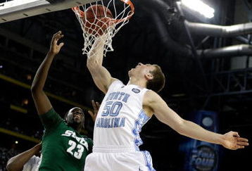 DETROIT - APRIL 06:  Tyler Hansbrough #50 of the North Carolina Tar Heels dunks in the first half against Draymond Green #23 of the Michigan State Spartans during the 2009 NCAA Division I Men's Basketball National Championship game at Ford Field on April 6, 2009 in Detroit, Michigan.  (Photo by Andy Lyons/Getty Images)