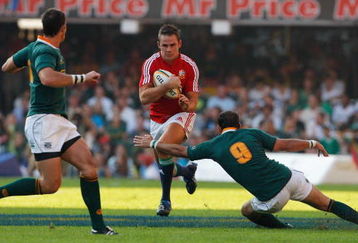 DURBAN, SOUTH AFRICA - JUNE 20:  Lions player Lee Byrne runs past Springbok scrum half Fourie du Preez during the first test match between South African Springboks and the British and Irish Lions at Absa Kings Park Stadium on June 20, 2009 in Durban, South Africa.  (Photo by Stu Forster/Getty Images)