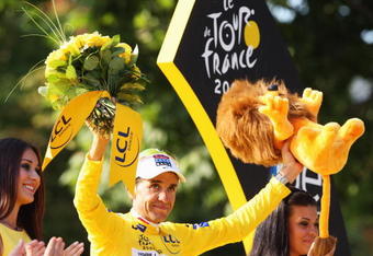 PARIS - JULY 27:  Yellow Jersey overall race winner Carlos Sastre of Spain and Team CSC Saxobank celebrates on the podium during Stage Twenty One of the Tour de France on July 27, 2008 in Paris, France.  (Photo by Jasper Juinen/Getty Images)