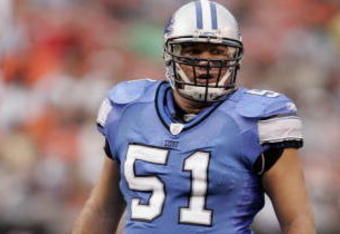 CLEVELAND - AUGUST 18:  Dominic Raiola #51 of the Detroit Lions gets set for play during the pre-season game against the Cleveland Browns at Cleveland Browns Stadium on August 18, 2007 in Cleveland, Ohio.  The Lions defeated the Browns 23-20.  (Photo by David Maxwell/Getty Images)