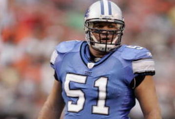 CLEVELAND - AUGUST 18:  Dominic Raiola #51 of the Detroit Lions gets set for play during the pre-season game against the Cleveland Browns at Cleveland Browns Stadium on August 18, 2007 in Cleveland, Ohio.  The Lions defeated the Browns 23-20.  (Photo by David Maxwell/Getty Images)