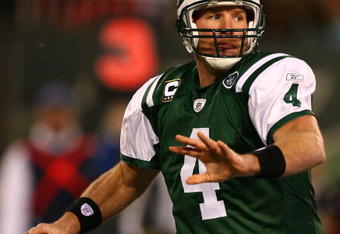 EAST RUTHERFORD, NJ - DECEMBER 28:  Brett Favre #4 of The New York Jets looks to pass against The Miami Dolphins during their game on December 28, 2008 at Giants Stadium in East Rutherford, New Jersey.  (Photo by Al Bello/Getty Images)