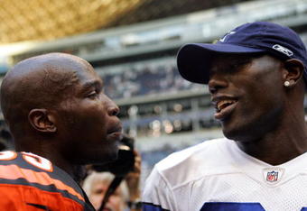 IRVING, TX - OCTOBER 05:  Wide receiver Chad Johnson #85 of the Cincinnati Bengals talks with Terrell Owens #81 of the Dallas Cowboys at Texas Stadium on October 5, 2008 in Irving, Texas. The Cowboys defeated the Bengals 31-24.  (Photo by Ronald Martinez/Getty Images)
