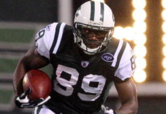 EAST RUTHERFORD, NJ - NOVEMBER 30:  Jerricho Cotchery #89 of the New York Jets runs the ball against the Denver Broncos on November 30, 2008 at Giants Stadium in East Rutherford, New Jersey.  (Photo by Jim McIsaac/Getty Images)