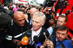 NORTHAMPTON, UNITED KINGDOM - JUNE 21:  F.I.A. President Max Mosley is surrounded by the media as he arrives in the paddock before the British Formula One Grand Prix at Silverstone on June 21, 2009 in Northampton, England.  (Photo by Clive Mason/Getty Images)