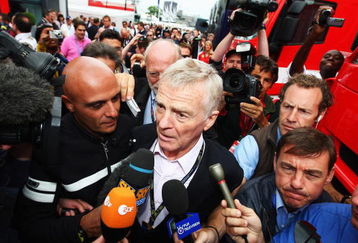 NORTHAMPTON, UNITED KINGDOM - JUNE 21:  F.I.A. President Max Mosley is surrounded by the media as he arrives in the paddock before the British Formula One Grand Prix at Silverstone on June 21, 2009 in Northampton, England.  (Photo by Clive Mason/Getty Images)