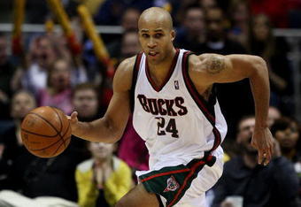 MILWAUKEE - FEBRUARY 09:  Richard Jefferson #24 of the Milwaukee Bucks brings the ball upcourt against the Houston Rockets on February 9, 2009 at the Bradley Center in Milwaukee, Wisconsin. The Bucks defeated the Rockets 124-112. NOTE TO USER: User expressly acknowledges and agreees that, by downloading and/or using this Photograph, User is consenting to the terms and conditions of the Getty Images License Agreement.  (Photo by Jonathan Daniel/Getty Images)