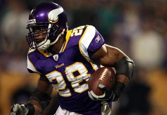 MINNEAPOLIS - JANUARY 4:   Adrian Peterson #28 of the Minnesota Vikings carries the ball in the first half against the Philadelphia Eagles during the NFC Wild Card playoff game on January 4,2009 at the Hubert H. Humphrey Metrodome in Minneapolis, Minnesota. (Photo by Elsa/Getty Images)