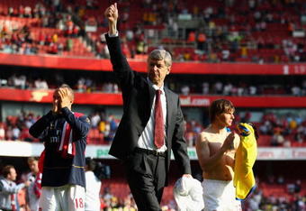LONDON, ENGLAND - MAY 24:  Arsene Wenger,manager of Arsenal, waves to the fans after the Barclays Premier League match between Arsenal and Stoke City at Emirates Stadium on May 24, 2009 in London, England.  (Photo by Ryan Pierse/Getty Images)
