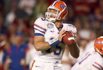 MIAMI - JANUARY 08:  Tim Tebow #15 of the Florida Gators looks to pass the ball during the FedEx BCS National Championship Game against the Oklahoma Sooners at Dolphin Stadium on January 8, 2009 in Miami, Florida.  (Photo by Donald Miralle/Getty Images)