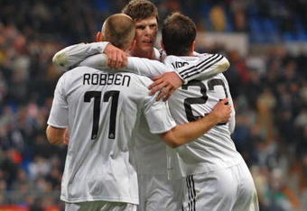 MADRID, SPAIN - JANUARY 18: Arjen Robben of Real Madrid celebrates with Klaas Jan Huntelaar and Rafael Van Der Vaart (R) after scoring Real's third goal against Osasuna during the La Liga match between Real Madrid and Osasuna on January 18, 2009 in Madrid, Spain.  (Photo by Denis Doyle/Getty Images)