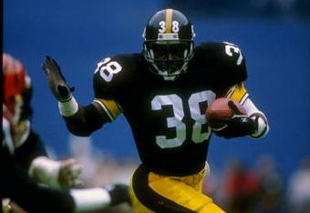 8 Oct 1989:  Running back Tim Worley of the Pittsburgh Steelers runs with the ball during a game against the Cincinnati Bengals at Three Rivers Stadium in Pittsburgh, Pennsylvania.  The Bengals won the game 26-16. Mandatory Credit: Rick Stewart  /Allsport