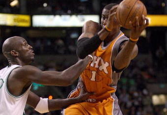 BOSTON - MARCH 26:  Kevin Garnett #5 of the Boston Celtics is unable to nab the loose ball as Amare Stoudemire #1 of the Phoenix Suns catches it on March 26, 2008 at the TD Banknorth Garden in Boston, Massachusetts. The Celtics defeated the Suns 117-97. NOTE TO USER: User expressly acknowledges and agrees that, by downloading and or using this Photograph, user is consenting to the terms and conditions of the Getty Images License Agreement.  (Photo by Elsa/Getty Images)