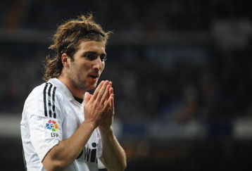 MADRID, SPAIN - APRIL 21: Gonzalo Higuain of Real Madrid reacts during the La Liga match between Real Madrid and Getafe at the Santiago Bernabeu stadium on April 21,  2009 in Madrid Spain.  (Photo by Denis Doyle/Getty Images)