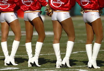 KANSAS CITY - DECEMBER 2:  The cheerleaders of the Kansas City Cheifs entertain the crowd during the NFL game against the San Diego Chargers at Arrowhead Stadium on December 2, 2007 in Kansas City, Missouri. (Photo by Jamie Squire/Getty Images)