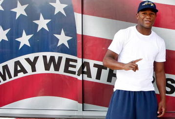 LAS VEGAS - JUNE 11:  Boxer Floyd Mayweather, Jr. appears outside his boxing gym sporting a new  American flag wrap in recognition of Flag Day on June 14 June 11, 2009 in Las Vegas, Nevada. Mayweather is training for his welterweight fight against Juan Manuel Marquez on June 18.  (Photo by Ethan Miller/Getty Images)
