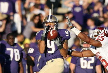SEATTLE - SEPTEMBER 13:  Devin Aguilar #9 of the Washington Huskies catches the ball during the game against the Oklahoma Sooners on September 13, 2008 at Husky Stadium in Seattle, Washington. The Sooners defeated the Huskies 55-14.(Photo by Otto Greule Jr/Getty Images) 