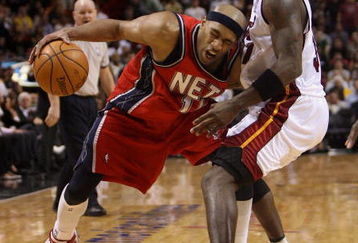 MIAMI - DECEMBER 20:  Vince Carter #15 of the New Jersey Nets drives into Ricky Davis #31 of the Miami Heat at American Airlines Arena on December 20,  2007 in Miami, Florida. NOTE TO USER: User expressly acknowledges and agrees that, by downloading and or using this photograph, User is consenting to the terms and conditions of the Getty Images License Agreement.  (Photo by Doug Benc/Getty Images)
