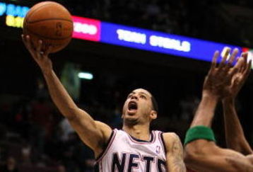 EAST RUTHERFORD, NJ - MARCH 04:  Devin Harris #34 of the New Jersey Nets shoots the ball against Stephon Marbury #8 of the Boston Celtics during their game on March 4, 2009 at The Izod Center in East Rutherford, New Jersey.  NOTE TO USER: User expressly acknowledges and agrees that, by downloading and/or using this Photograph, user is consenting to the terms and conditions of the Getty Images License Agreement. (Photo by Al Bello/Getty Images)