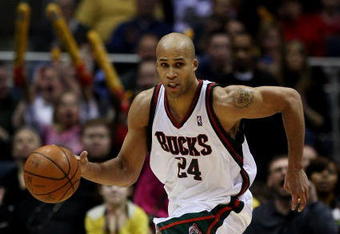 MILWAUKEE - FEBRUARY 09:  Richard Jefferson #24 of the Milwaukee Bucks brings the ball upcourt against the Houston Rockets on February 9, 2009 at the Bradley Center in Milwaukee, Wisconsin. The Bucks defeated the Rockets 124-112. NOTE TO USER: User expressly acknowledges and agreees that, by downloading and/or using this Photograph, User is consenting to the terms and conditions of the Getty Images License Agreement.  (Photo by Jonathan Daniel/Getty Images)