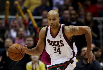 MILWAUKEE - FEBRUARY 09:  Richard Jefferson #24 of the Milwaukee Bucks brings the ball upcourt against the Houston Rockets on February 9, 2009 at the Bradley Center in Milwaukee, Wisconsin. The Bucks defeated the Rockets 124-112. NOTE TO USER: User expressly acknowledges and agreees that, by downloading and/or using this Photograph, User is consenting to the terms and conditions of the Getty Images License Agreement.  (Photo by Jonathan Daniel/Getty Images)