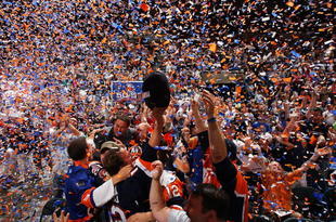 UNIONDALE, NY - JUNE 26:  Islander fans cheer after John Tavares is picked number one overall in the 2009 NHL Entry Draft by the New York Islander during the Islanders Draft Party on June 26, 2009 at Nassau Coliseum in Uniondale, New York.  (Photo by Mike Stobe/Getty Images)