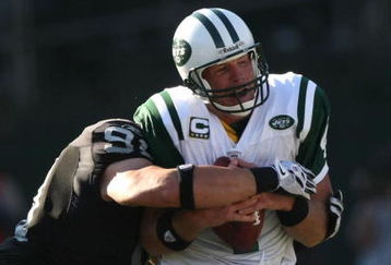 OAKLAND, CA - OCTOBER 19:  Brett Favre #4 of the New York Jets is sacked by Trevor Scott #91 of the Oakland Raiders during an NFL game on October 19, 2008 at the Oakland-Alameda County Coliseum in Oakland, California.  (Photo by Jed Jacobsohn/Getty Images)