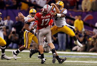 NEW ORLEANS - JANUARY 07:  Todd Boeckman #17 of the Ohio State Buckeyes fumbles the ball as he is hit by Jermale Hines #7 of the Louisiana State University Tigers during the fourth quarter of the AllState BCS National Championship on January 7, 2008 at the Louisiana Superdome in New Orleans, Louisiana.  (Photo by Chris Graythen/Getty Images)