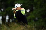 FARMINGDALE, NY - JUNE 19:  David Toms watches his tee shot on the 13tth hole during the continuation of the first round of the 109th U.S. Open on the Black Course at Bethpage State Park on June 19, 2009 in Farmingdale, New York.  (Photo by Chris McGrath/Getty Images)