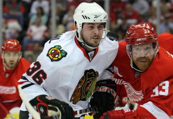 DETROIT - MAY 19:  Dave Bolland #36 of the Chicago Blackhawks fights for the puck on a face off against Kris Draper #33 of the Detroit Red Wings during Game Two of the Western Conference Championship Round of the 2009 Stanley Cup Playoffs on May 19, 2009 at Joe Louis Arena in Detroit, Michigan.  (Photo by Dave Sandford/Getty Images)