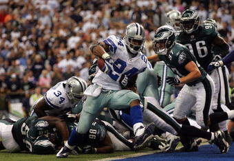 DALLAS - SEPTEMBER 15:  Running back Marion Barber #24 of the Dallas Cowboys runs for a touchdown against the Philadelphia Eagles in the fourth quarter at Texas Stadium on September 15, 2008 in Irving, Texas.  (Photo by Ronald Martinez/Getty Images)