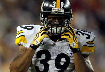 TAMPA, FL - FEBRUARY 01:  Running back Willie Parker #39 of the Pittsburgh Steelers looks on against the Arizona Cardinals during Super Bowl XLIII on February 1, 2009 at Raymond James Stadium in Tampa, Florida.  (Photo by Streeter Lecka/Getty Images)