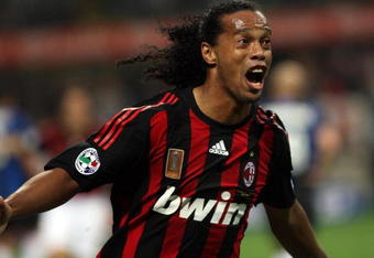 MILAN, ITALY - SEPTEMBER 28:  Ronaldinho of Milan in action during the Serie A match between AC Milan and Inter Milan at the Stadio Giuseppe Meazza on September 28, 2008 in Milan, Italy.  (Photo by New Press/Getty Images)