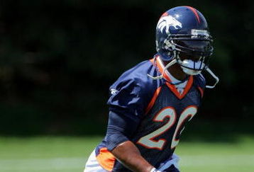 ENGLEWOOD, CO - JUNE 12:  Safety Brian Dawkins #20 of the Denver Broncos participates in minicamp practice at the Broncos Dove Valley training facility on June 12, 2009 in Englewood, Colorado.  (Photo by Doug Pensinger/Getty Images)